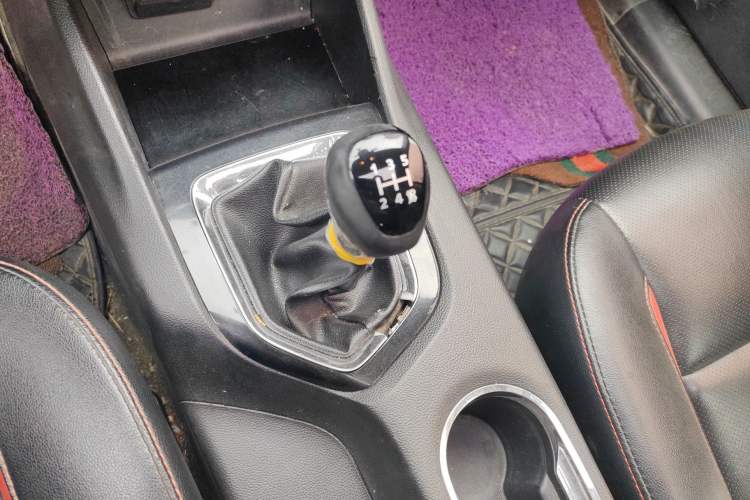 Used Soueast DX3 2016 1.5L Manual Luxury Edition Gear Lever
