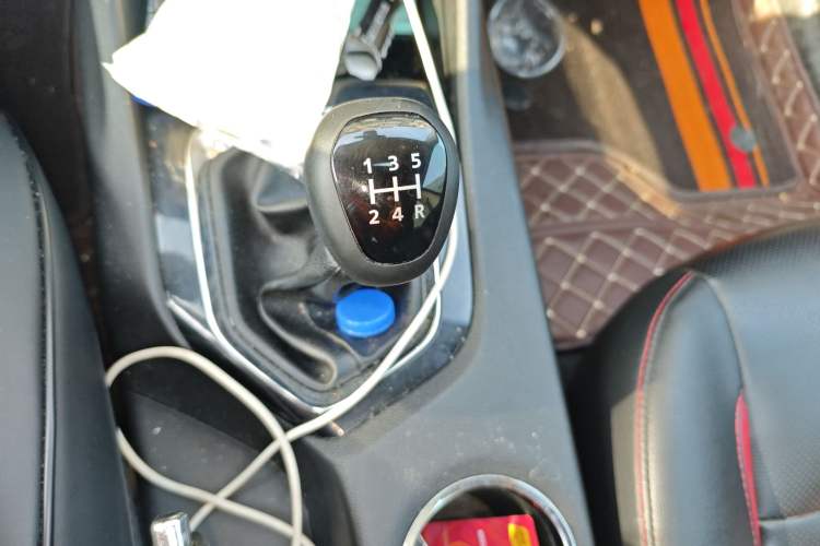 Used Soueast DX3 2016 1.5L Manual Luxury Edition Gear Lever