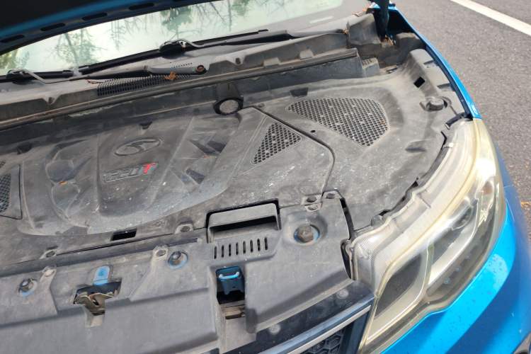 Used Soueast DX3 2016 1.5T CVT Flagship Model Engine Bay Left