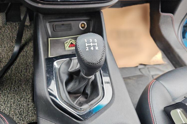 Used Soueast DX3 2016 1.5L Manual Luxury Model Gear Lever