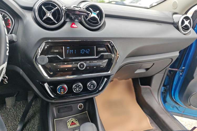Used Soueast DX3 2016 1.5L Manual Luxury Model Interior 2