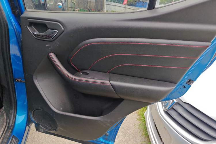 Used Soueast DX3 2016 1.5L Manual Luxury Model Interior 6