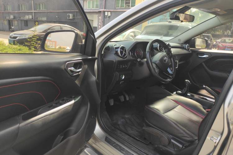 Used Soueast DX3 2016 1.5L Manual Flagship Version Driver Seat