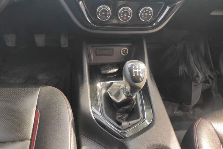 Used Soueast DX3 2016 1.5L Manual Flagship Version Gear Lever
