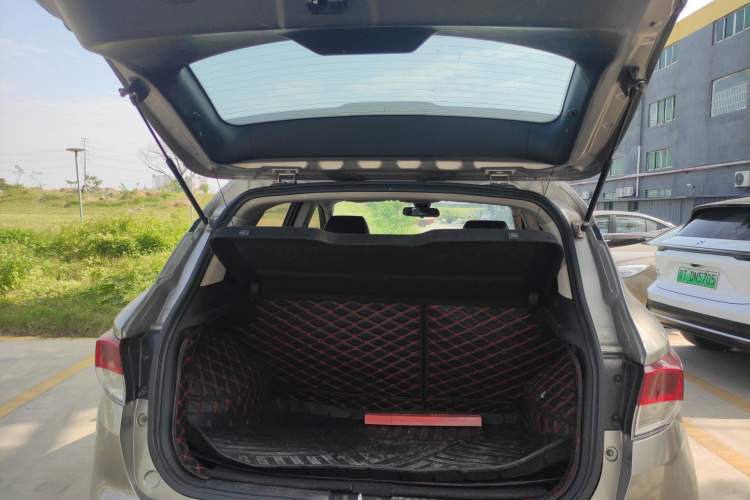 Used Soueast DX3 2016 1.5L Manual Flagship Version Trunk