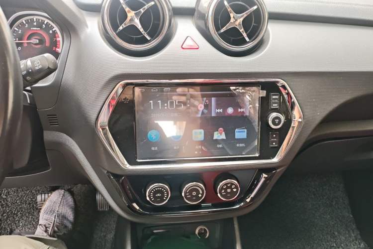Used Soueast DX3 2016 1.5T SRG CVT Flagship Edition Audio And AC Panel