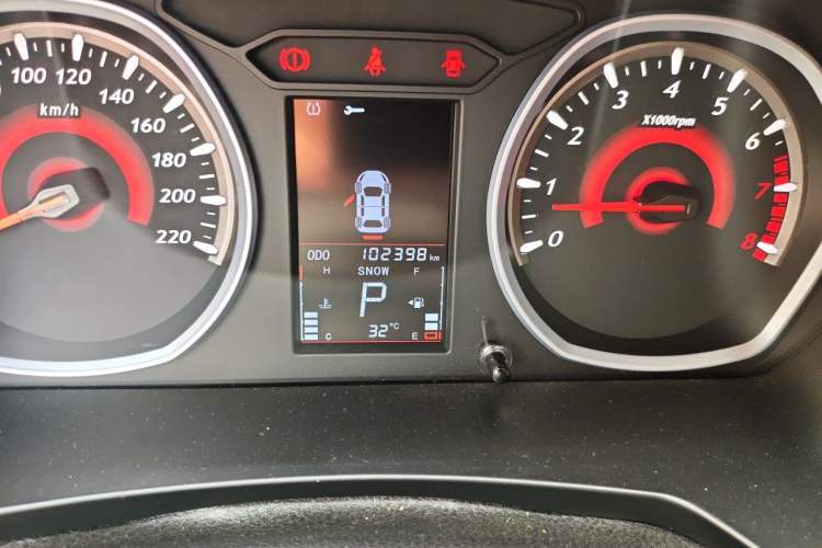 Used Soueast DX3 2016 1.5T SRG CVT Flagship Edition Odometer Close Up