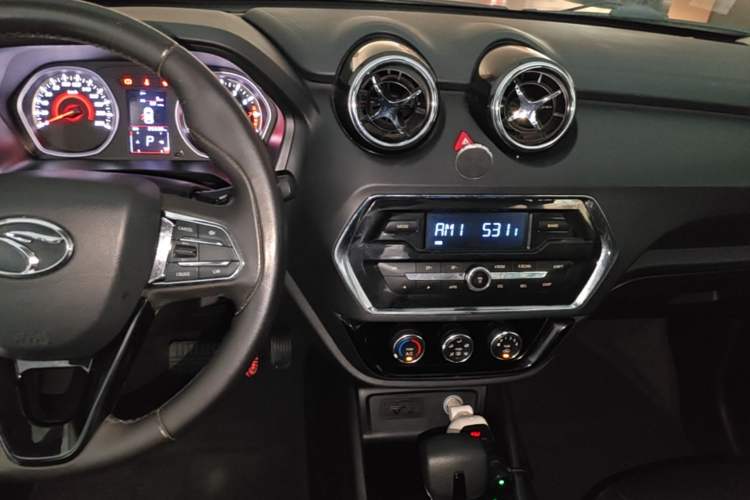 Used Soueast DX3 2016 1.5T CVT Luxury Model Audio And AC Panel