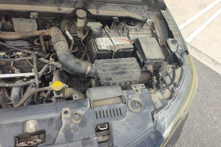 Used Soueast DX3 2016 1.5T CVT Flagship Model Engine Bay Left