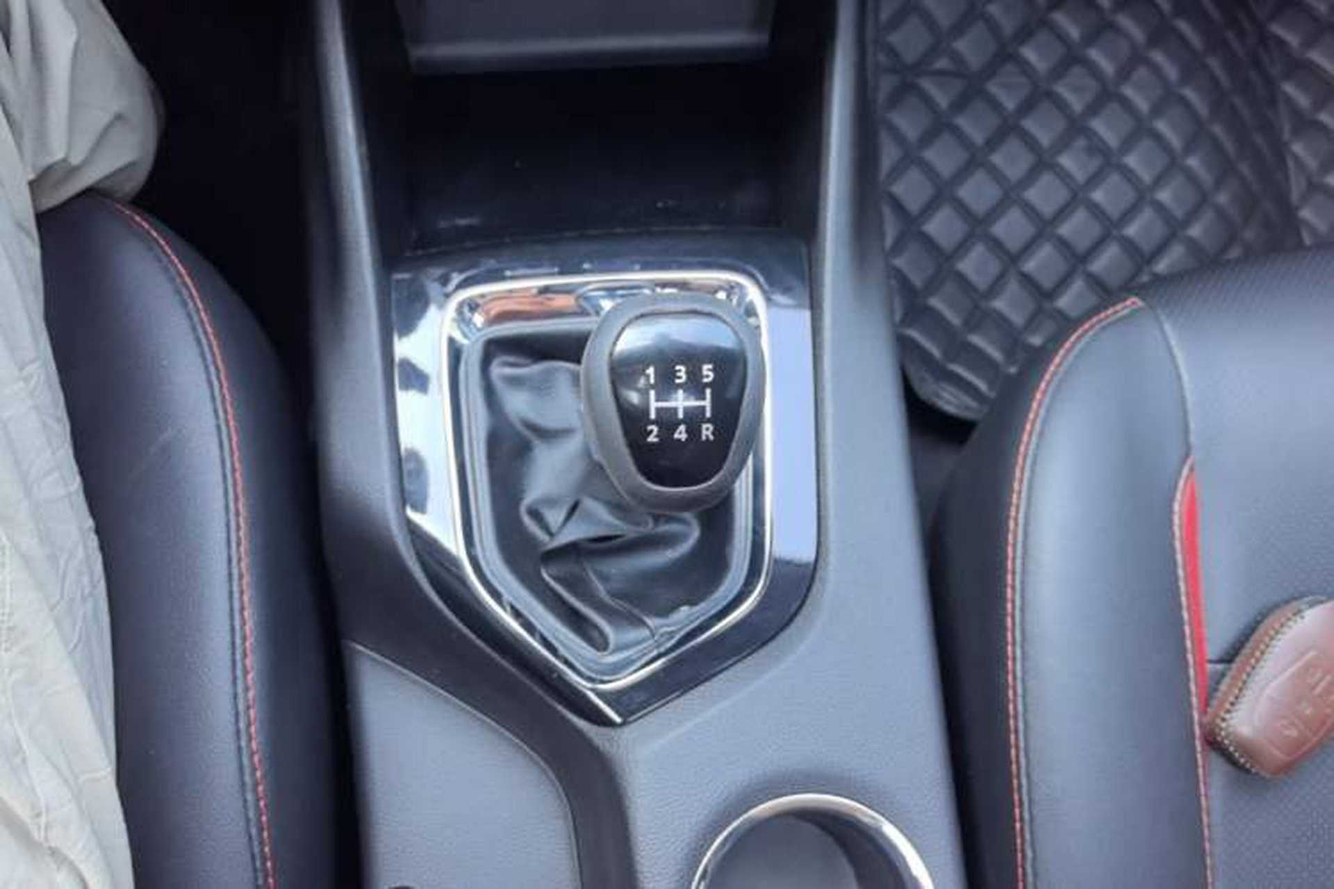 Used Soueast DX3 2016 1.5L Manual Luxury Edition Gear Lever