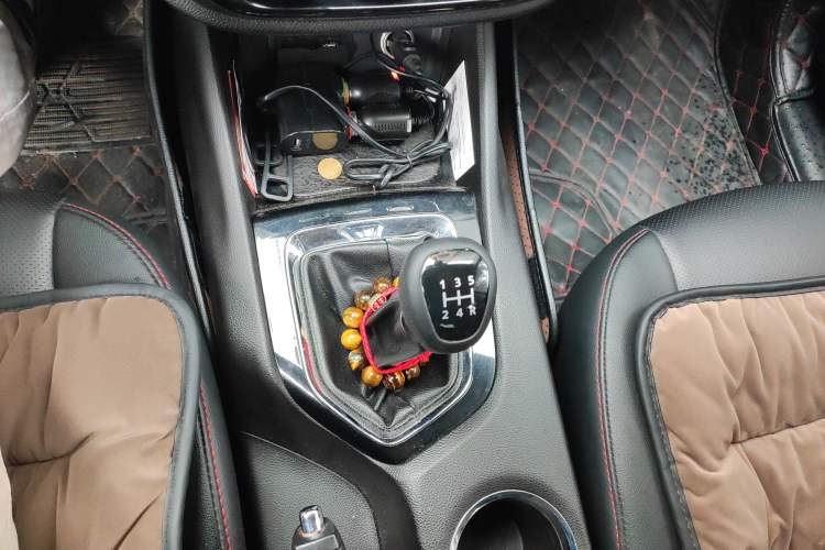 Used Soueast DX3 2016 1.5L Manual Luxury Edition Gear Lever