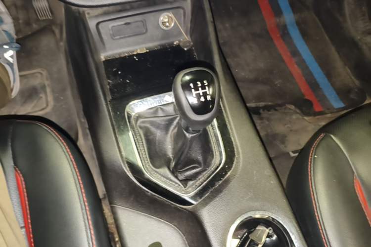 Used Soueast DX3 2016 1.5L Manual Luxury Edition Gear Lever