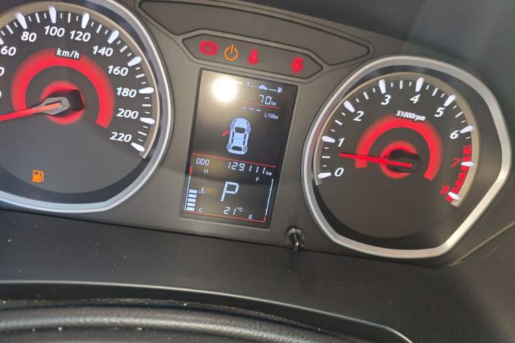 Used Soueast DX3 2016 1.5T CVT Prestige Edition Odometer Close Up