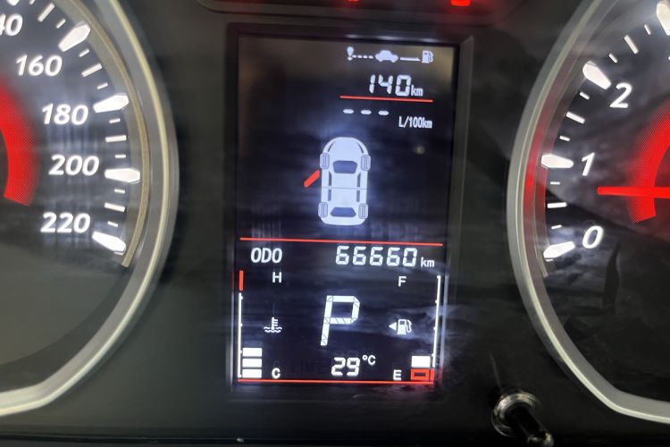 Used Soueast DX3 2016 1.5T CVT Flagship Model Odometer Close Up