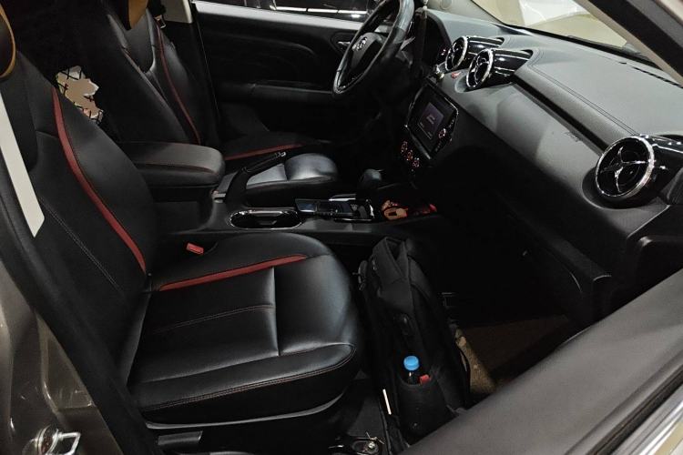Used Soueast DX3 2016 1.5T CVT Flagship Model Right Front Seat
