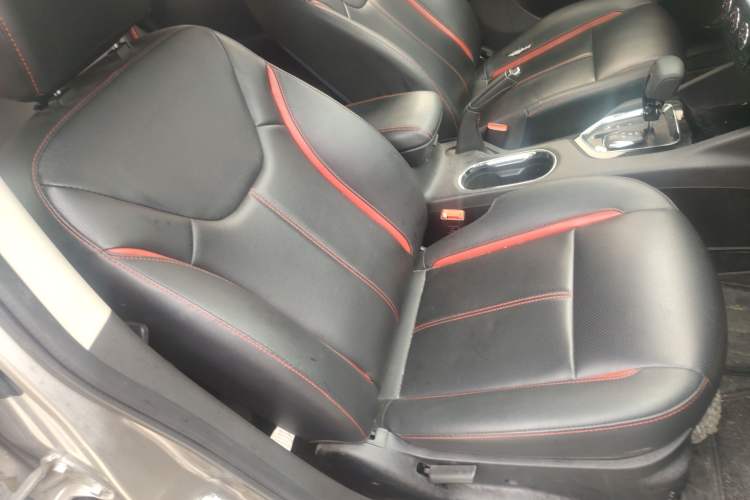 Used Soueast DX3 2016 1.5T CVT Prestige Edition Right Front Seat