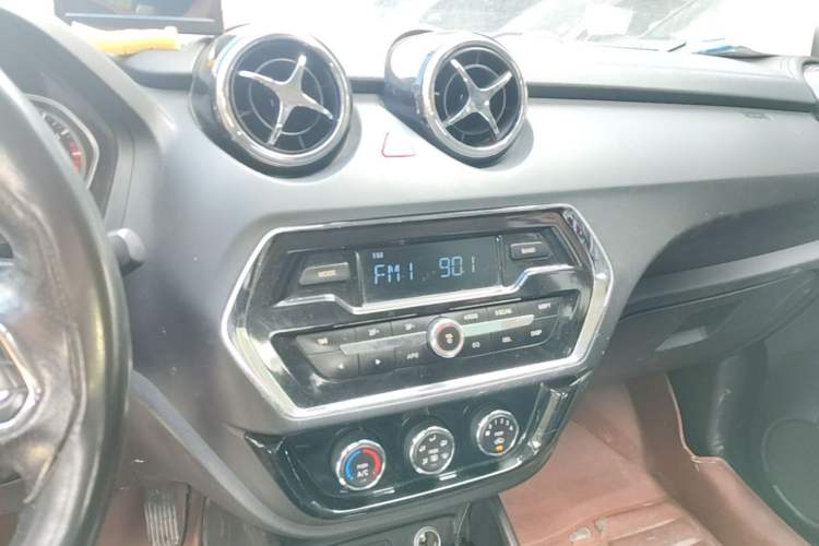 Used Soueast DX3 2016 1.5L Manual Luxury Model Audio And AC Panel
