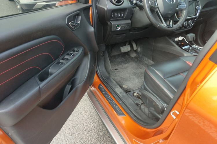 Used Soueast DX3 2016 1.5T CVT Flagship Model Driver Seat