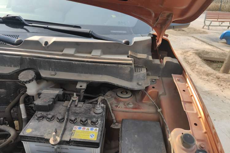 Used Soueast DX3 2016 1.5L Manual Flagship Version Engine Bay Left