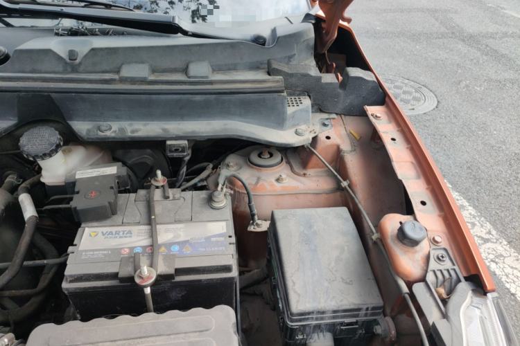 Used Soueast DX3 2016 1.5T CVT Flagship Model Engine Bay Left