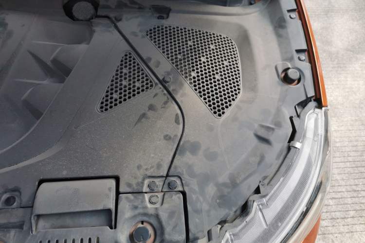 Used Soueast DX3 2016 1.5T CVT Flagship Model Engine Bay Left