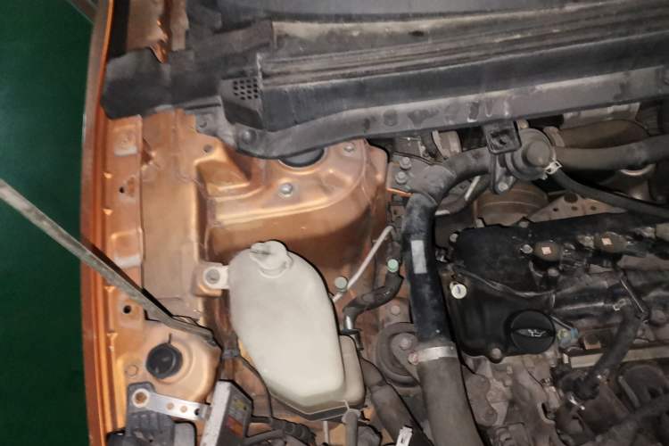 Used Soueast DX3 2016 1.5T CVT Prestige Edition Engine Bay Right