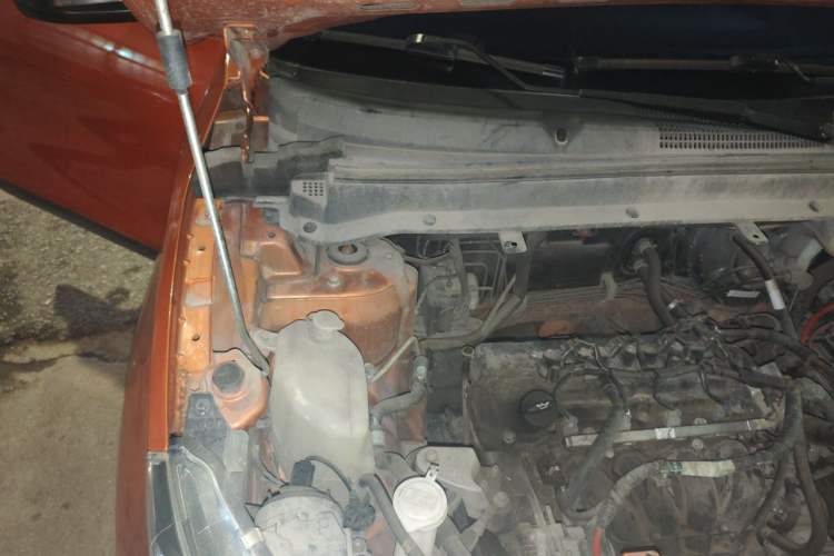 Used Soueast DX3 2016 1.5L Manual Flagship Version Engine Bay Right