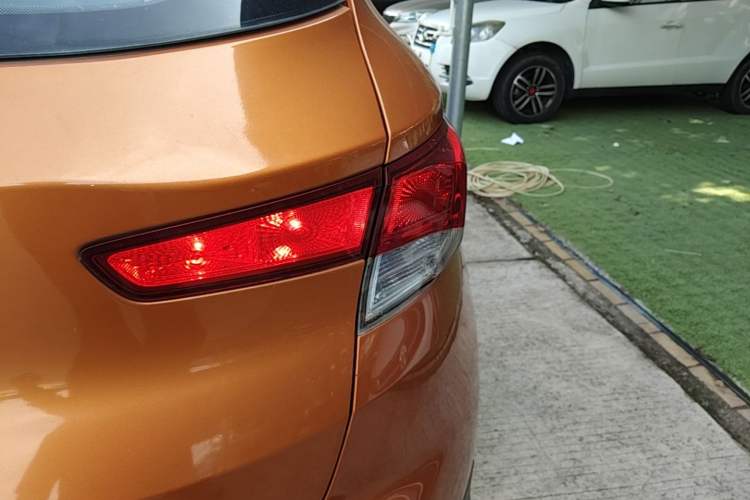 Used Soueast DX3 2016 1.5L Manual Luxury Model Exterior 3