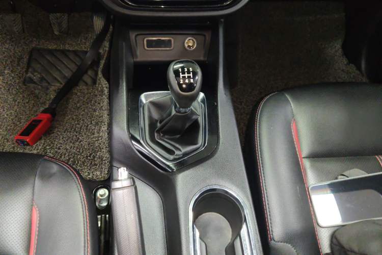 Used Soueast DX3 2016 1.5L Manual Luxury Edition Gear Lever