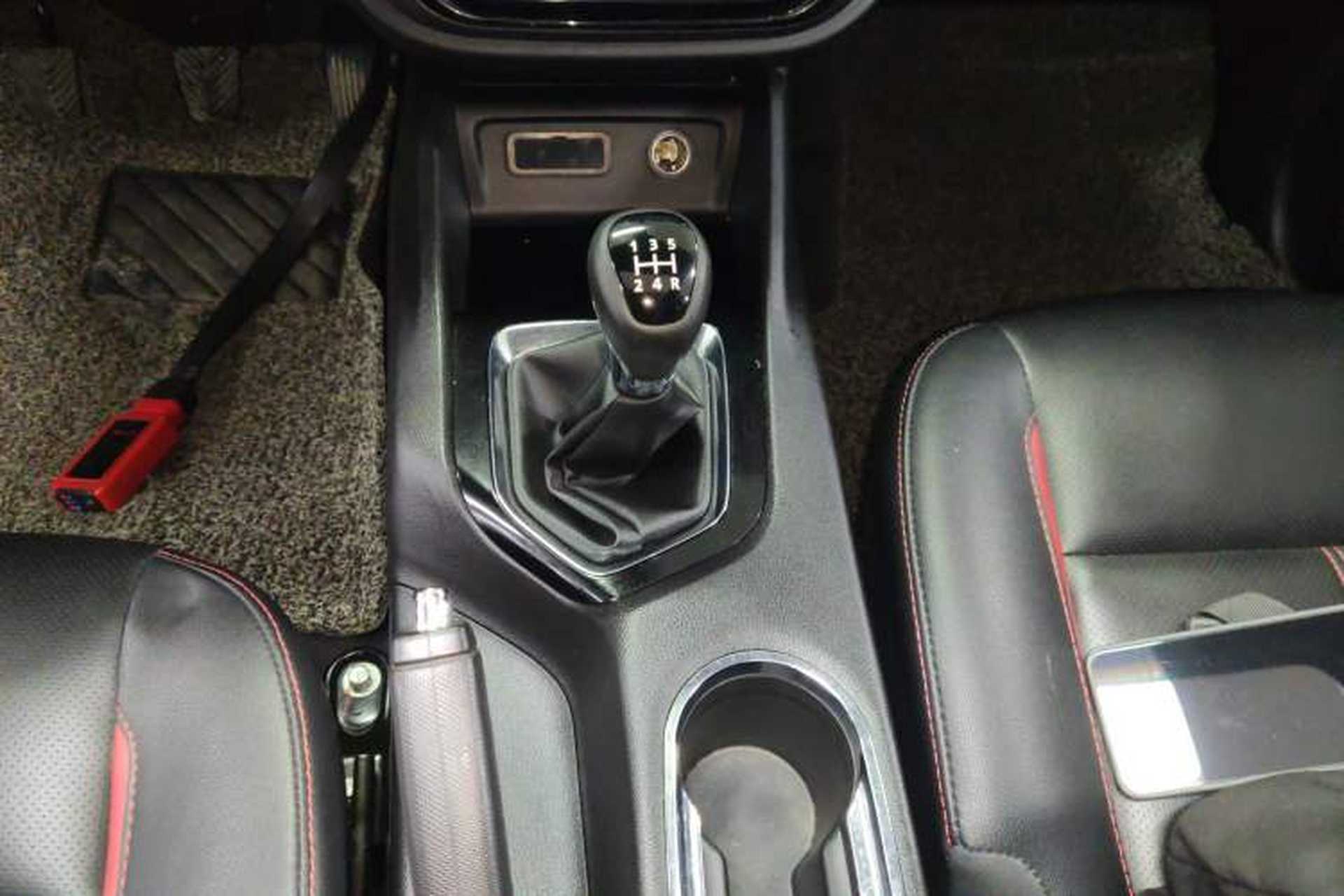 Used Soueast DX3 2016 1.5L Manual Luxury Edition Gear Lever