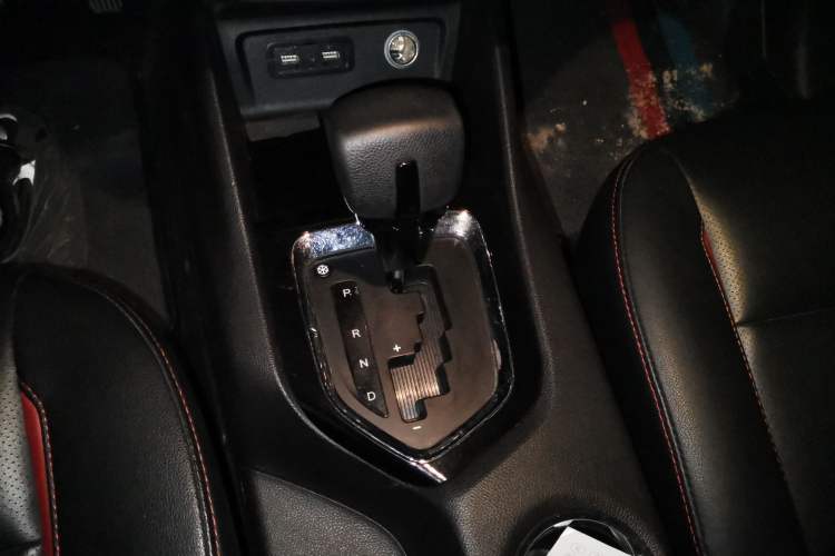 Used Soueast DX3 2016 1.5T CVT Prestige Edition Gear Lever