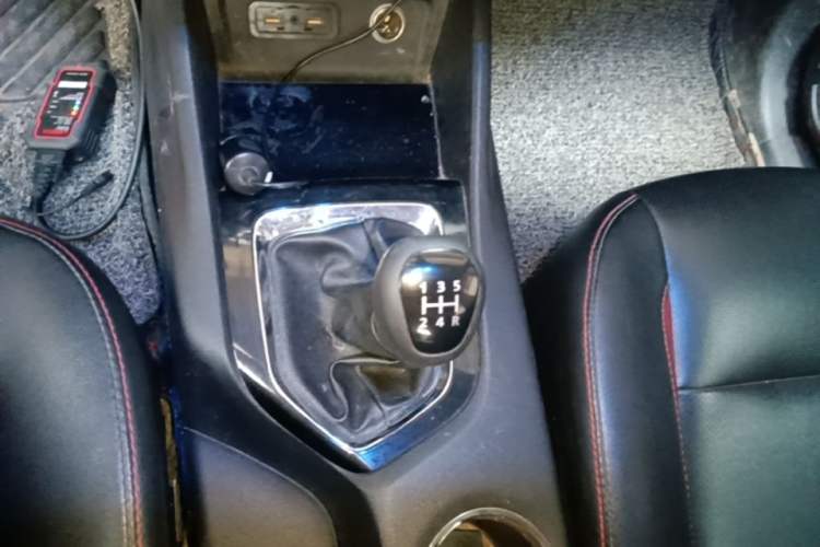 Used Soueast DX3 2016 1.5L Manual Luxury Edition Gear Lever