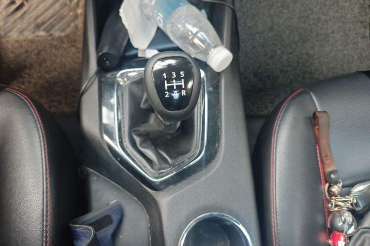 Used Soueast DX3 2016 1.5L Manual Flagship Version Gear Lever