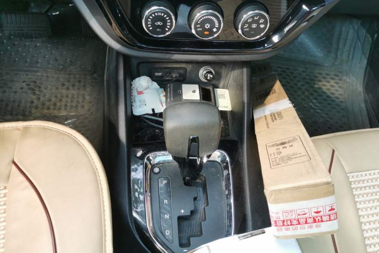 Used Soueast DX3 2016 1.5T CVT Flagship Model Gear Lever