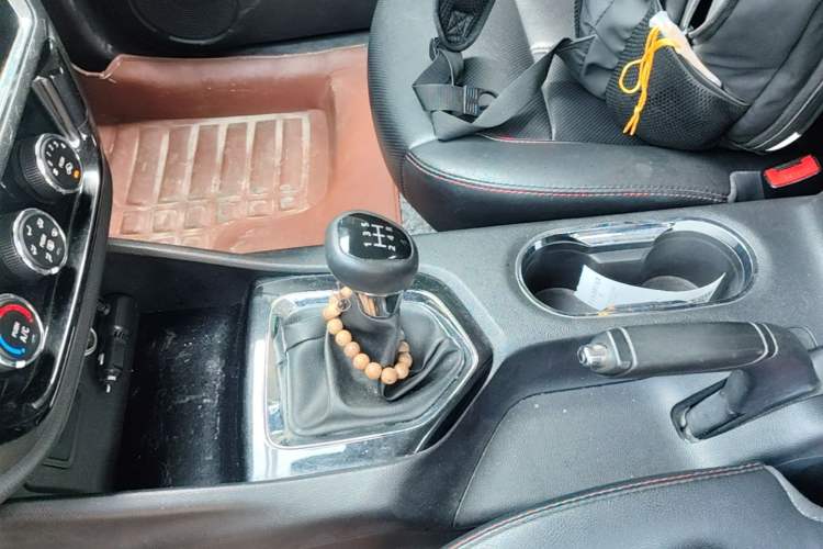 Used Soueast DX3 2016 1.5L Manual Luxury Model Gear Lever