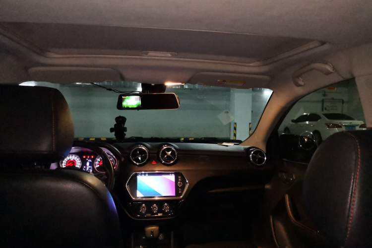 Used Soueast DX3 2016 1.5T CVT Prestige Edition Headliner