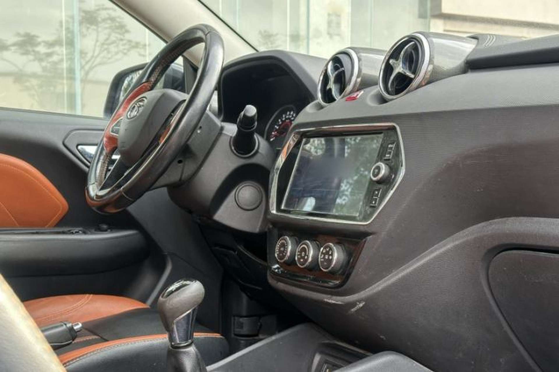Used Soueast DX3 2016 1.5L Manual Luxury Edition Interior 2