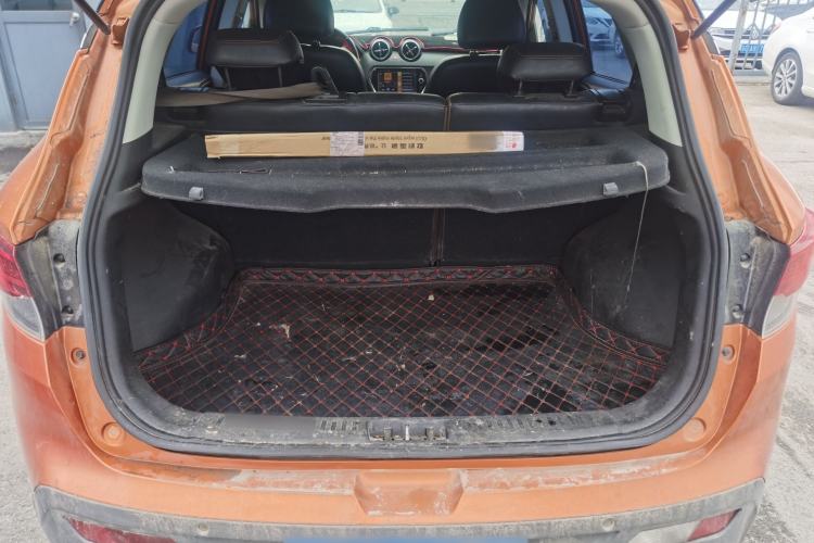 Used Soueast DX3 2016 1.5T CVT Flagship Model Interior 7