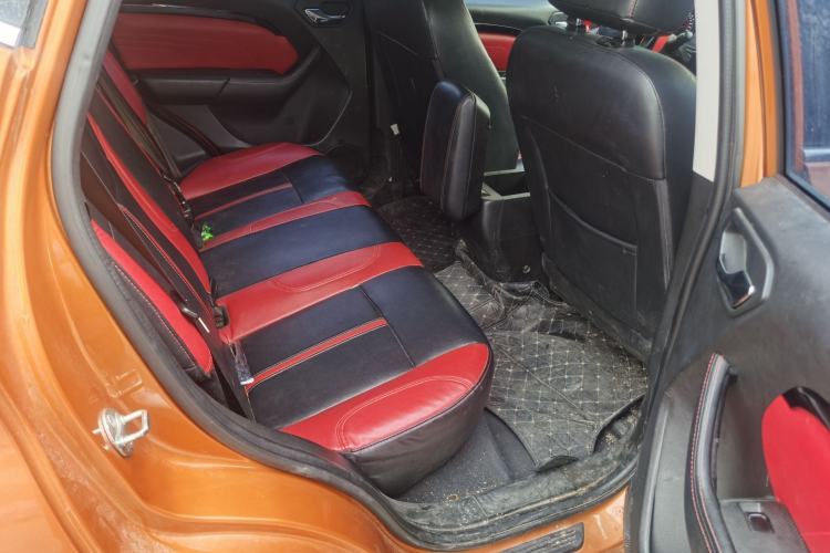 Used Soueast DX3 2016 1.5T CVT Flagship Model Interior 9