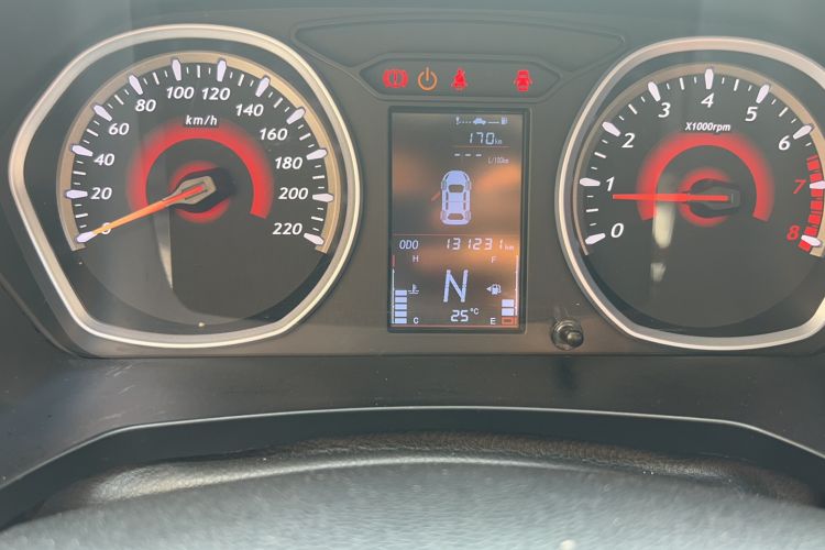 Used Soueast DX3 2016 1.5T CVT Flagship Model Odometer Close Up