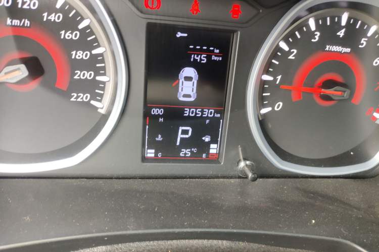 Used Soueast DX3 2016 1.5T CVT Flagship Model Odometer Close Up