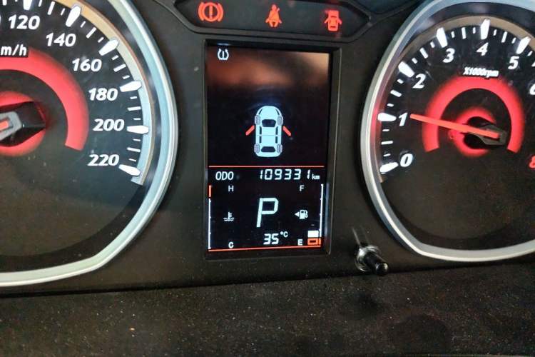 Used Soueast DX3 2016 1.5T CVT Flagship Model Odometer Close Up