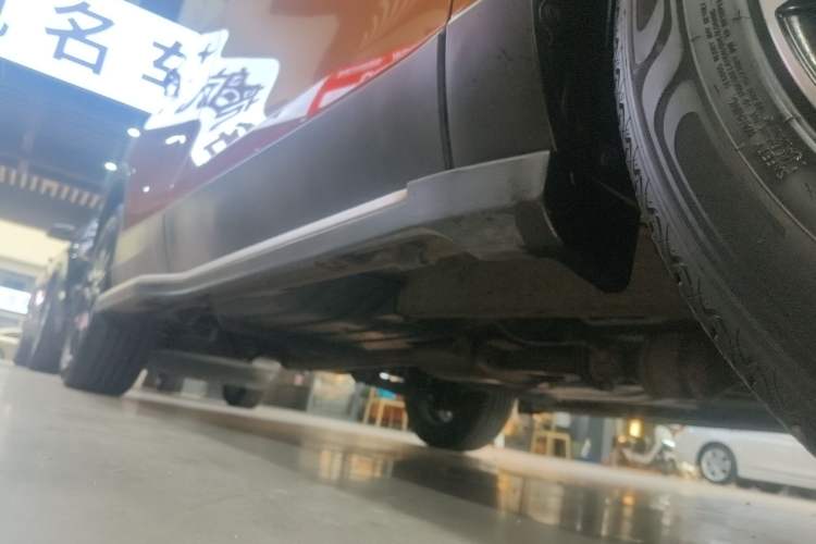 Used Soueast DX3 2016 1.5T CVT Flagship Model Right Side Sill