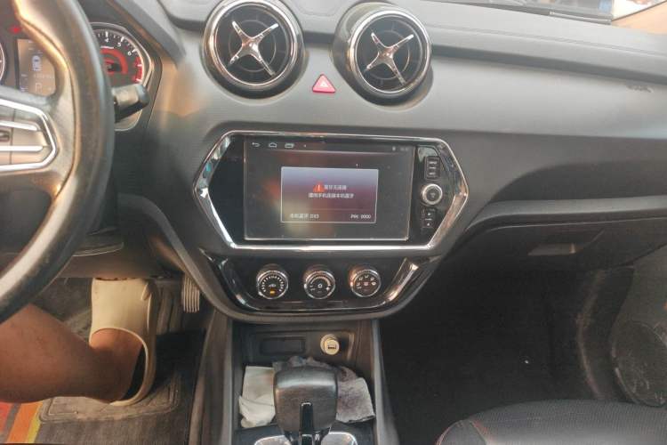 Used Soueast DX3 2016 1.5T CVT Prestige Edition Audio And AC Panel
