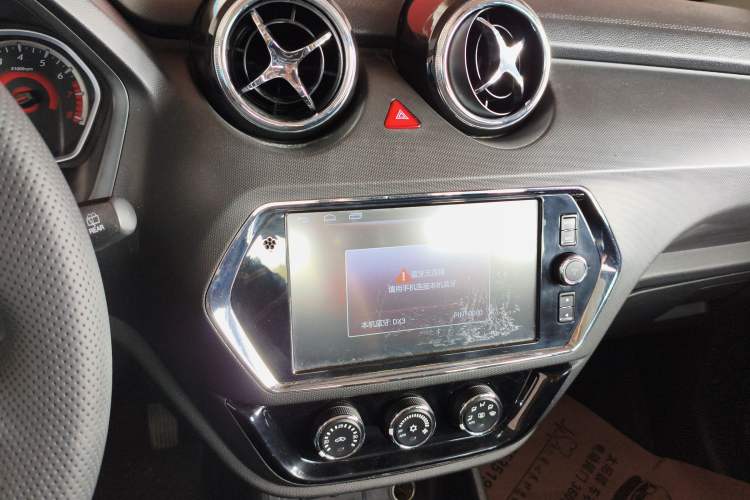 Used Soueast DX3 2016 1.5T CVT Prestige Edition Audio And AC Panel