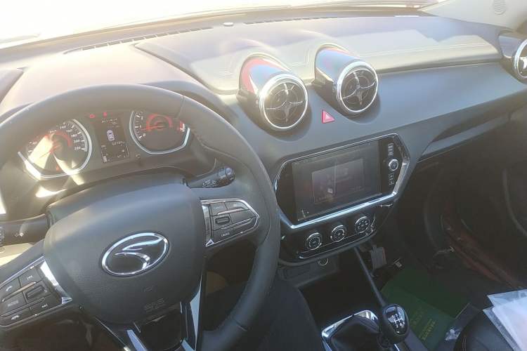 Used Soueast DX3 2016 1.5L Manual Luxury Edition Center Console