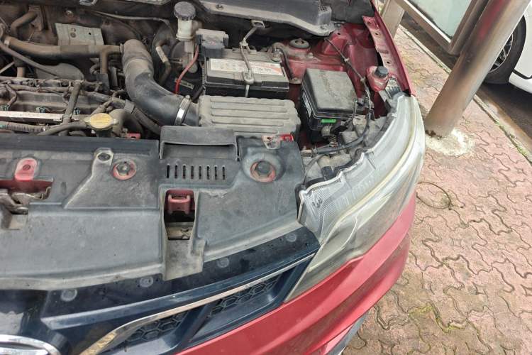 Used Soueast DX3 2016 1.5T CVT Flagship Model Engine Bay Left