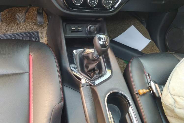 Used Soueast DX3 2016 1.5L Manual Luxury Edition Gear Lever