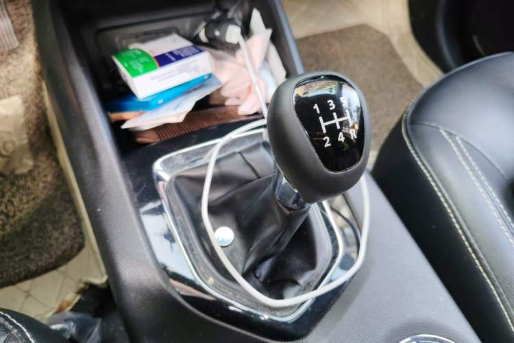 Used Soueast DX3 2016 1.5L Manual Luxury Edition Gear Lever