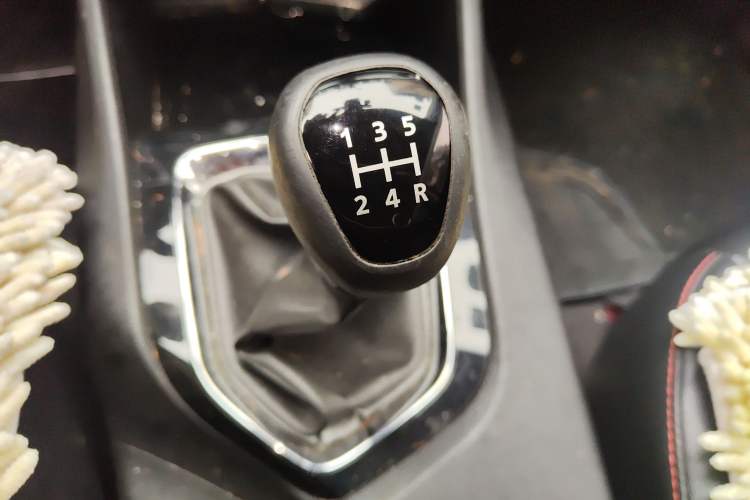 Used Soueast DX3 2016 1.5L Manual Luxury Edition Gear Lever